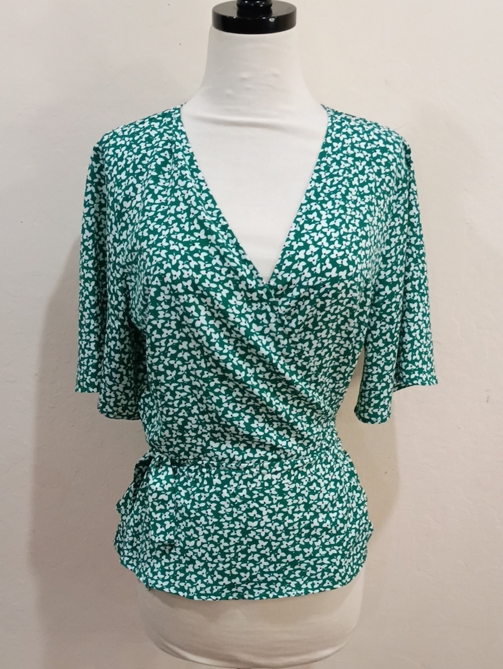 Kaileigh Stitch Fix Green And White Floral Peplum Wrap Blouse, Size M